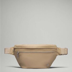 Lululemon Athletica City Adventurer Belt Bag 2.5L Trench